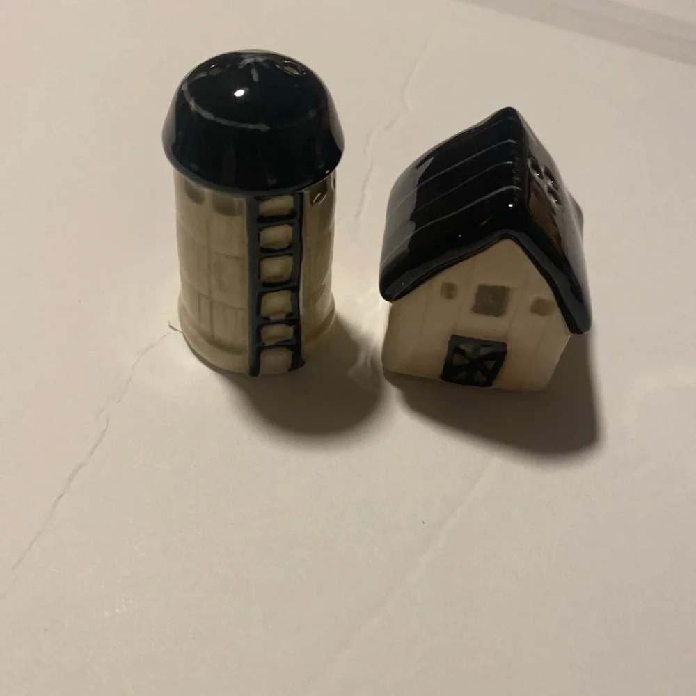 Ceramic Farmhouse Salt and Pepper Shakers